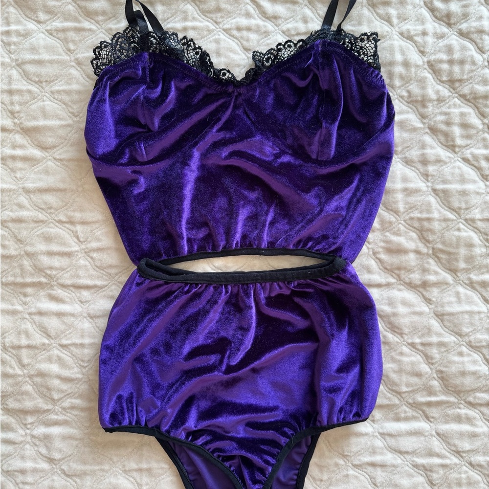Elegant Purple Velvet Lace-Trimmed Sleepwear Set